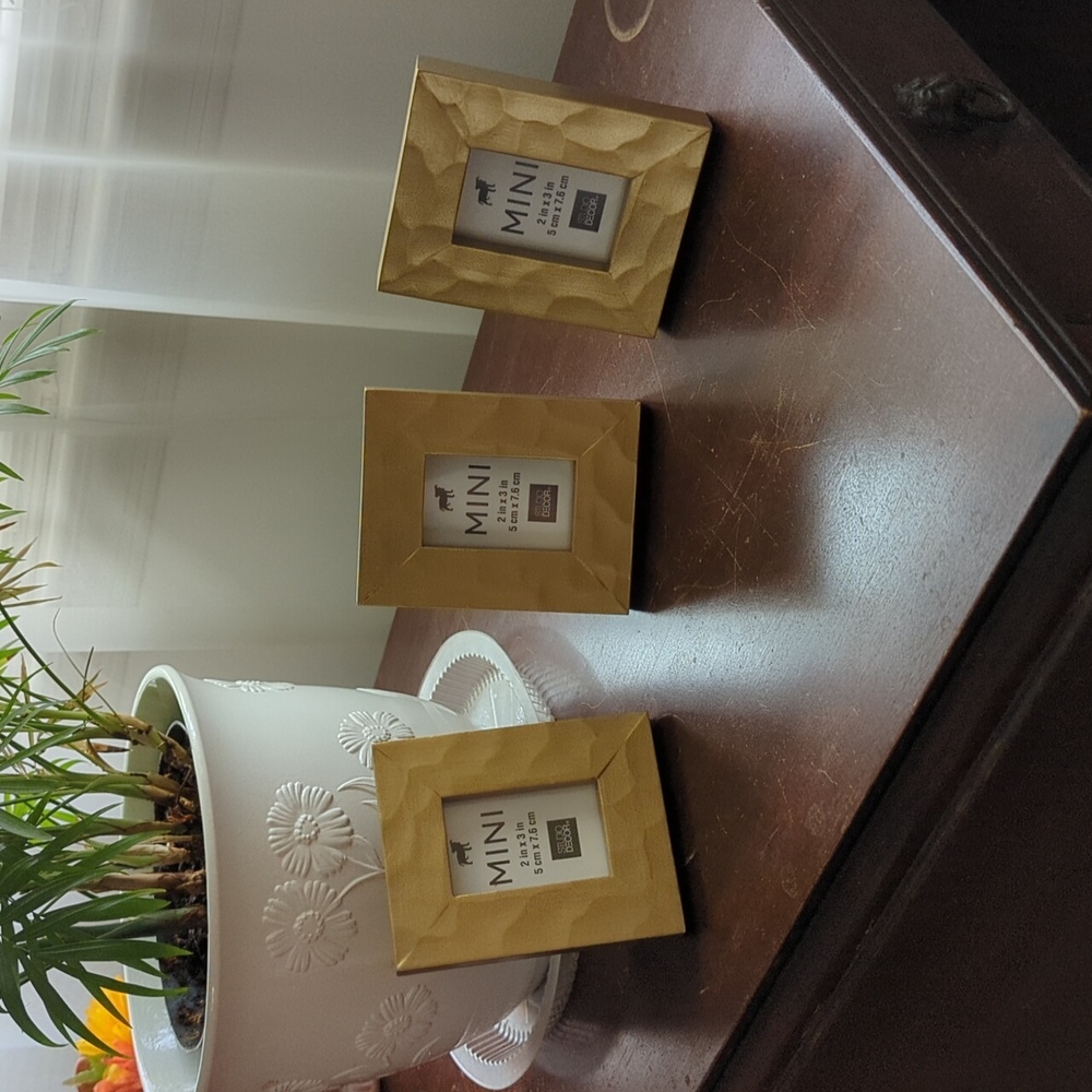 Set of three mini frames